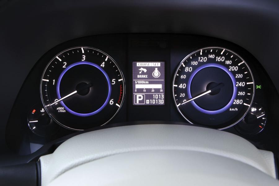  Infiniti FX30d S 2012 года  (фото 6 из 28)